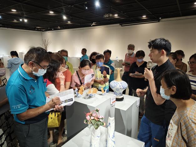 曾祥軒陶藝與彩繪個展-志工導訓現場 (13)