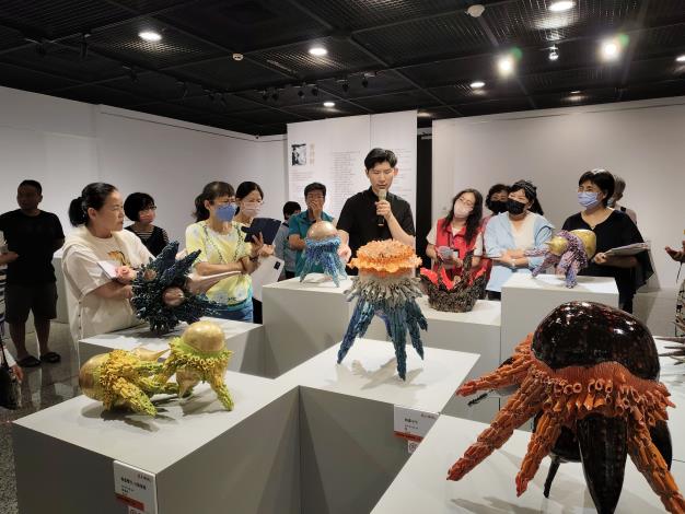 曾祥軒陶藝與彩繪個展-志工導訓現場 (19)