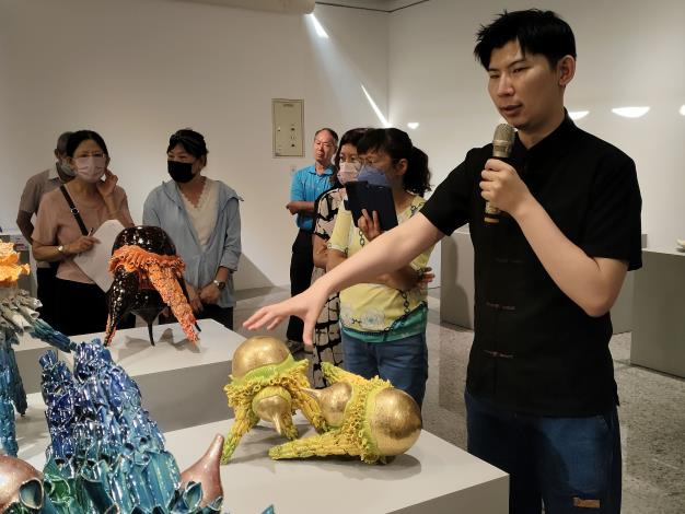 曾祥軒陶藝與彩繪個展-志工導訓現場 (20)