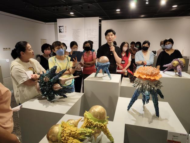 曾祥軒陶藝與彩繪個展-志工導訓現場 (18)