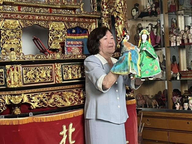 江賜美以自學之姿成就一代掌中戲名家。