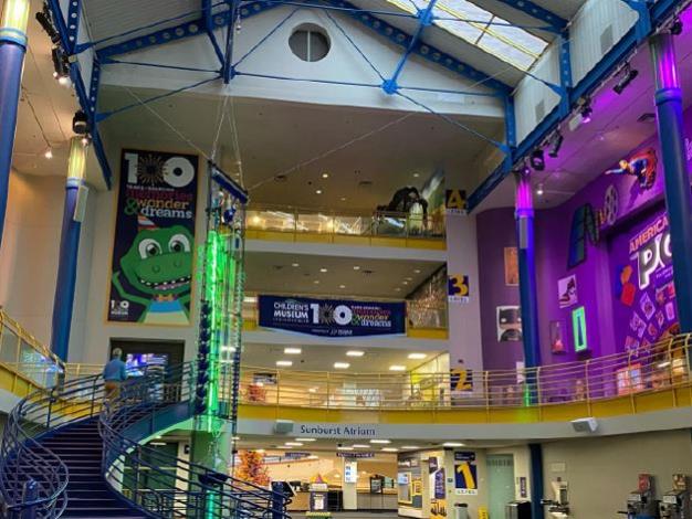 本期分享印地安納波利斯兒童博物館大廳