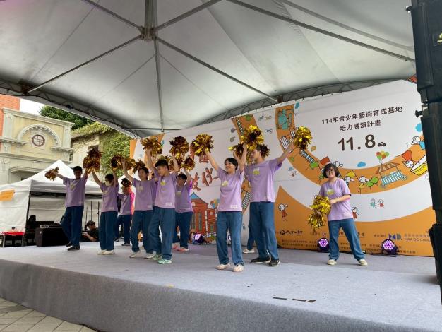 5.新北特教舞動社學生舞出自信，在舞台上展現最動感的一刻