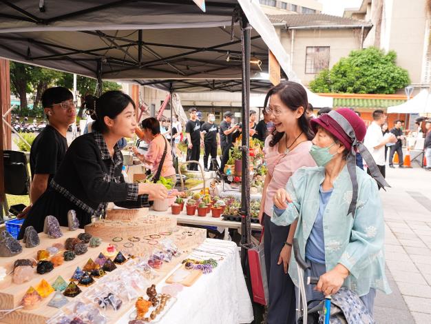 3.青匯市集活動融入母語互動環節