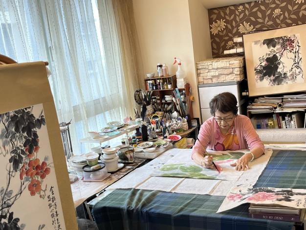 從事水墨創作50年、能寫能畫的陳若慧老師，迄今創作不綴。