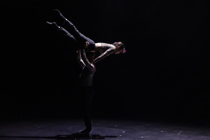 編舞者簡子勛發展雙人舞新作〈蜃景〉(Shangri-La)演出照片