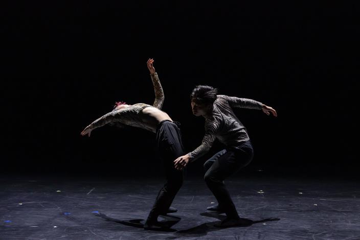 〈蜃景〉創作由舞者葉嘉晟、何亭蓁演出