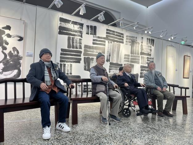 左起施春茂老師、樊湘濱老師、孔昭順老師及李再鈐老師