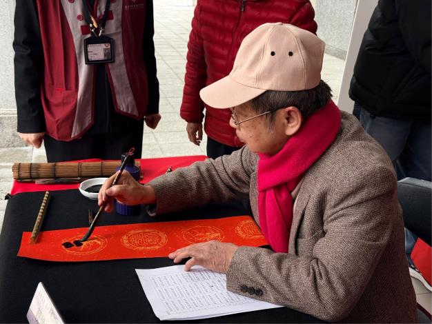 書法家賴煥琳現場揮毫