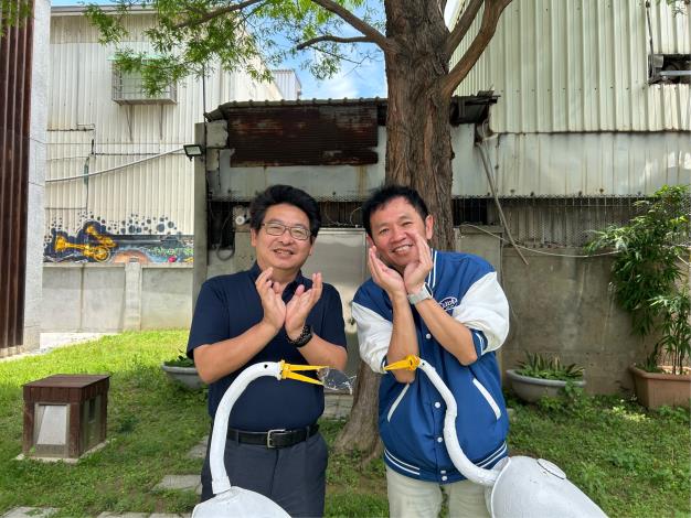 「社造築夢培養皿」線上徵件實作工作坊講師侯順耀老師(右)與竹美館葉于正館長(左)。