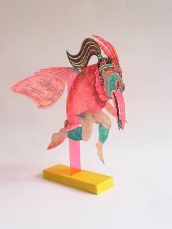 璞玉發光_Ilong CHEN陳奕龍_The Crested Serpent Eagle Girl大冠鷲女孩-特殊色_Cowhide leather, acrylic paint, acrylic sheets, wooden blocks牛皮、壓克力顏料、壓克力片、木塊_32x30x5cm_2025