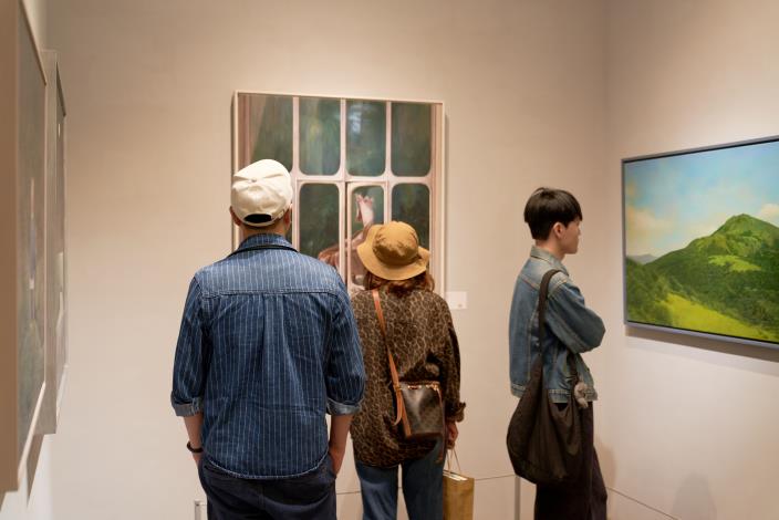 參觀畫廊展覽