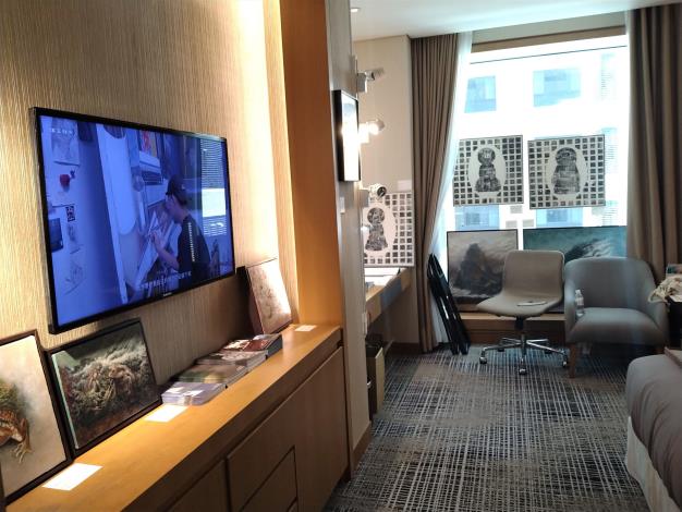 展間播放得獎者影片