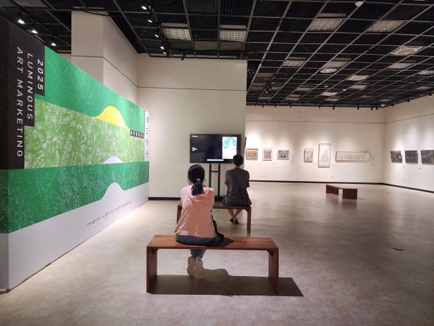 觀看得獎者專訪影片