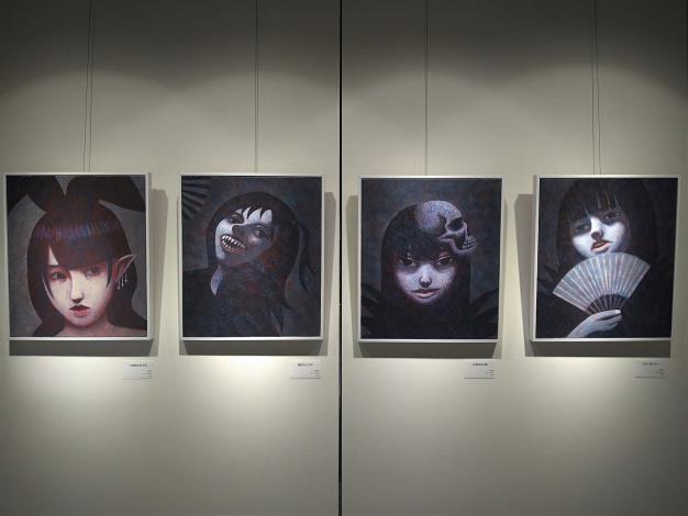 作品呈現不同的人物姿態與表情