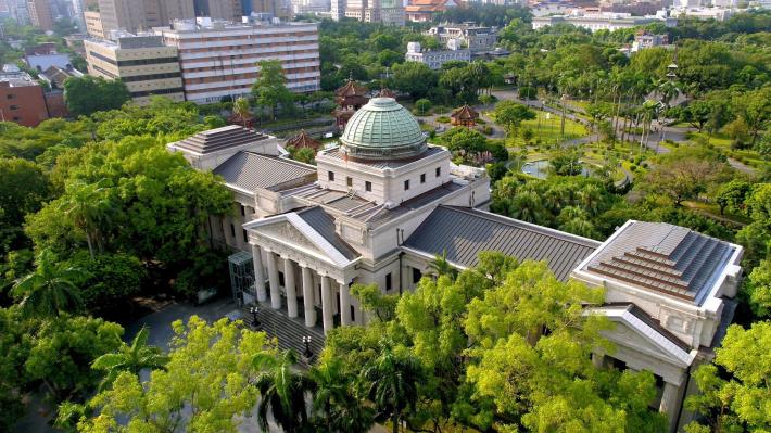 臺博館本館於1915年落成，是我國首批獲指定的國定古蹟