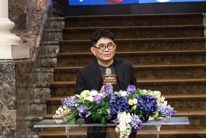 臺博館館長陳登欽致詞分享，期盼《島嶼飛行》特展能成為不同世代與同好交流的場域