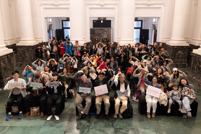 「在標本裡寫一座山」新自然史書寫成果發表會於國立臺灣博物館大廳舉行，入選作者與合作學校代表齊聚一堂，共同見證年度成果亮相。