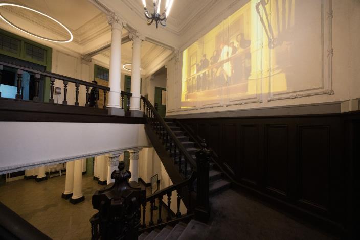 建築與影像的結合承載著大眾的情感記憶，如CoCo Lee李玟的經典歌曲〈Di Da Di〉MV即在鐵道部廳舍取景，本次特展也在拍攝場景放映MV。