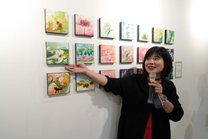 插畫藝術家林俐導覽分享創作「台灣花」的構想