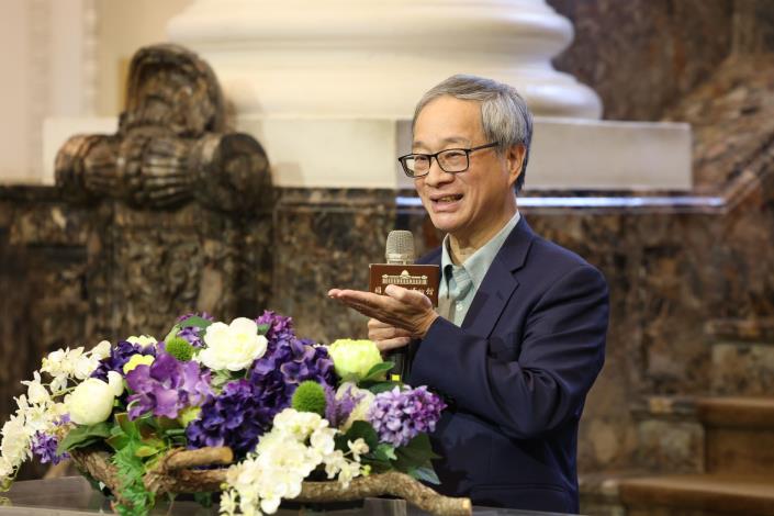 文化部長李遠強調，物件捐贈給博物館後，不是放在庫房不見天日，而是必須展示，藉由展覽讓大眾從文物中找到歷史，以及情感記憶，並找到人存在的意義。