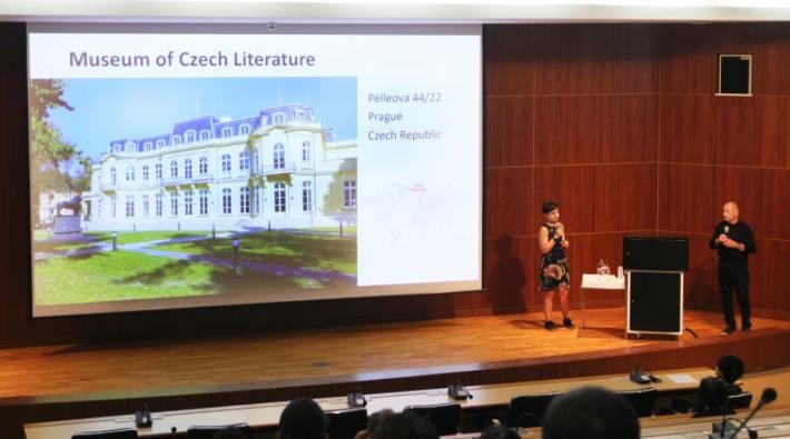 Museum of Czech Literature Director Zdeněk Freisleben gives a special lecture at NMTL, drawing in a large audience interested in Czech literature.