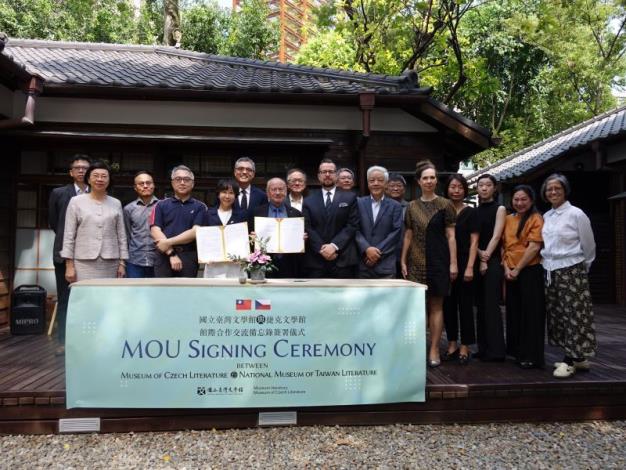 Many distinguished guests traveled to the Taiwan Literature Base to witness the important moment of Taiwan literature connecting with the wider world.