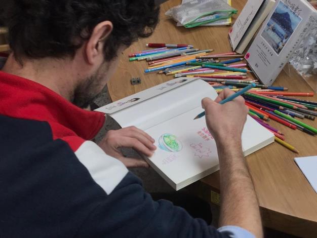 After his talk is concluded, artist-in-residence Florent Chavouet draws pictures instead of signing books, giving attendees a one-of-a-kind souvenir