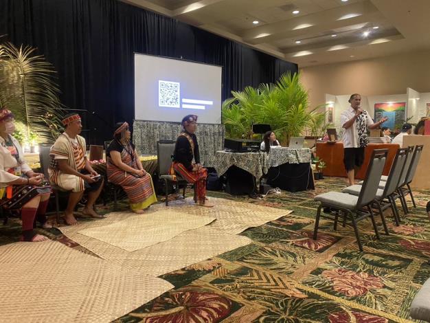 Bunun author Salizan Tikisvilainan attended the Festival of Pacific Arts, held this year in Hawai’i.