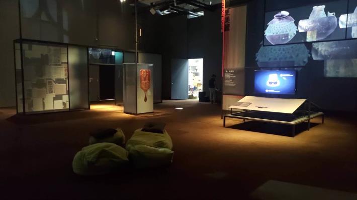 現場提供懶骨頭給觀眾。