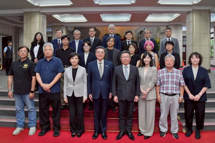 2026年6月25日行政院長卓榮泰主持行政院推動轉型正義會報第8次會議