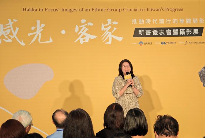 「感光・客家：推動時代前行的集體顯影」展開幕式本處處長張惠君致詞