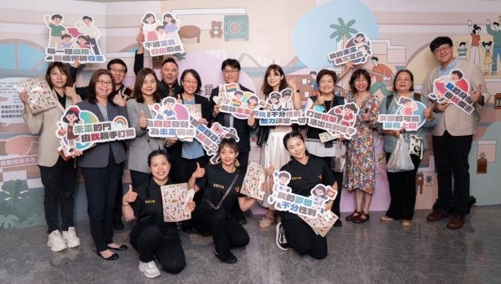 「女孩日密室逃脫  解鎖未來的我」展開幕式 導覽貴賓合照