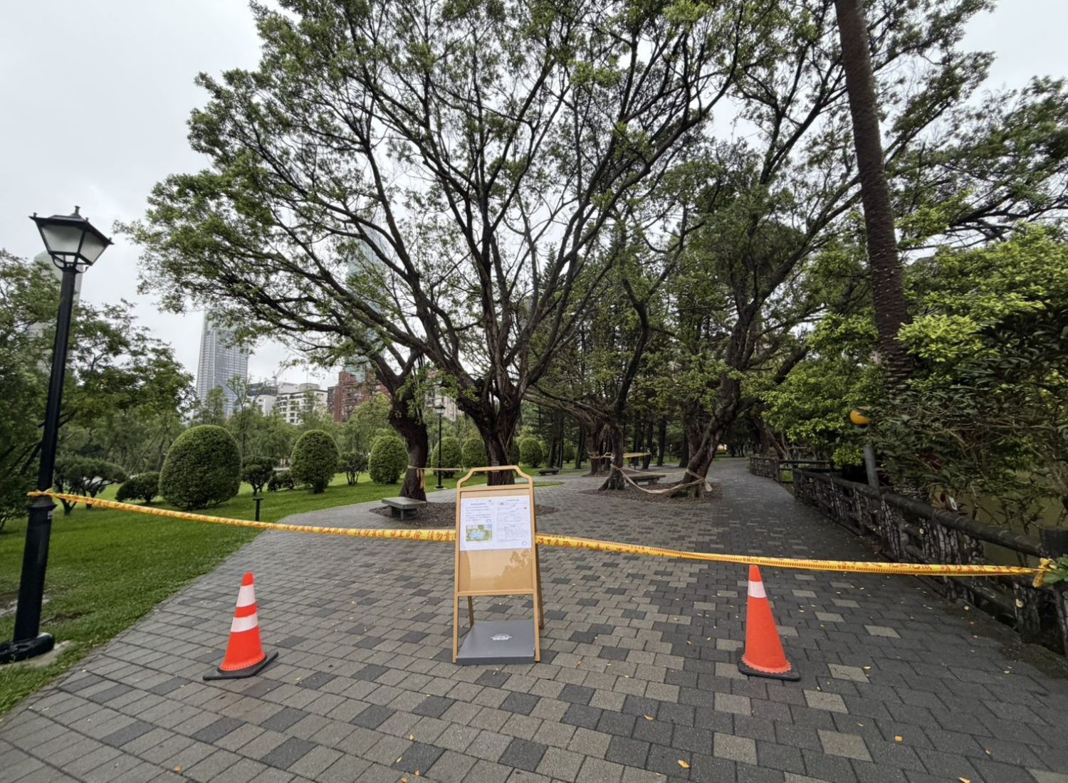翠湖步道警示照片