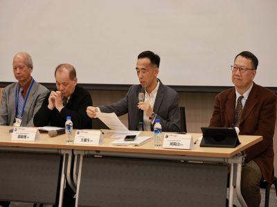 小08國父紀念館王蘭生館長（右二）主持論壇會議（右一為周陽山教授、左一為劉阿榮教授、左二為邵銘煌教授）。