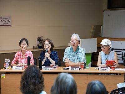（左起）座談會特別邀請前臺北市第十信用合作社女課長楊麗君、主持人台北市婦女新知協會理事長袁秀慧律師、呂榮海律師、潘正芬律師 (1)