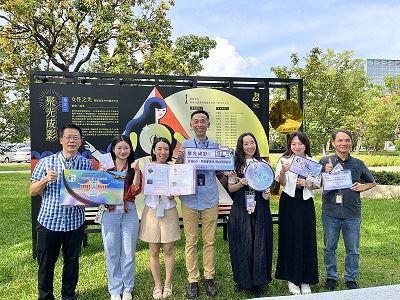 3.國父紀念館王蘭生館長與「聚光成影：金鐘60」線上展館內策展團隊同仁合影
