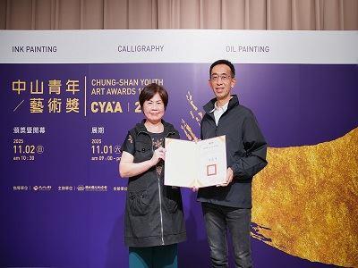 國父紀念館王蘭生館長致贈感謝狀予臺北市藝文推廣處詹素貞處長