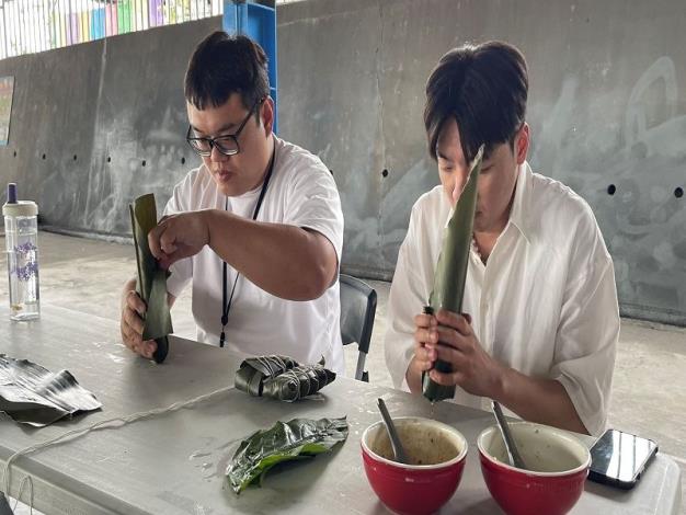 製作小米粽現場