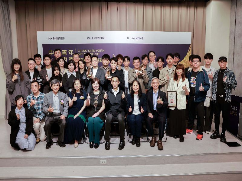 全體得獎者與貴賓合影