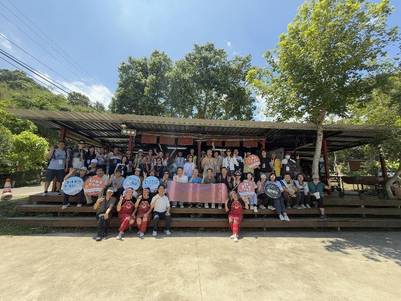國父紀念館王蘭生館長與全體參與學員於溪口台部落（溪口台露營渡假園區）合影留念