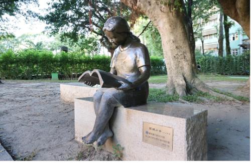 “Reading Girl” Wang Hsiu-chi/Bronze Sculpture