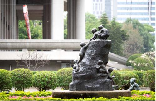 “Children’s Teamwork” Wang Hsiu-chi/Bronze Sculpture
