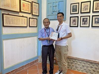President Lin Guang-hui presented three books including The Rise of the Wufeng Lin Family to National Dr. Sun Yat-sen Memorial Hall.