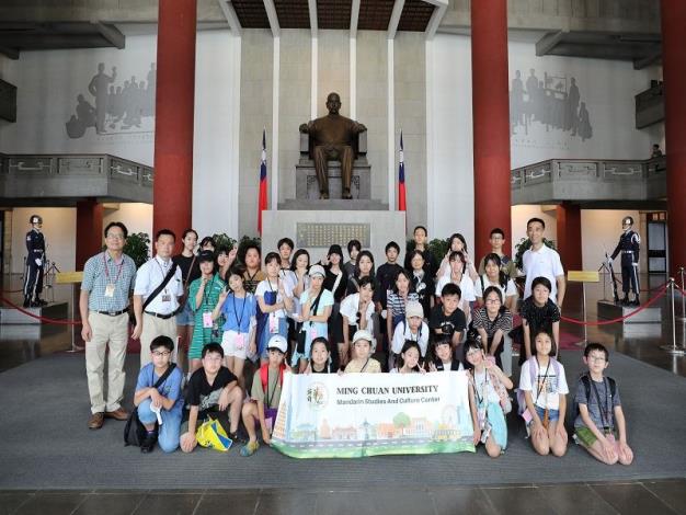 The teachers and students of the Mandarin Summer Camp of Yokohama Overseas Chinese School visited National Dr. Sun Yat-sen Memorial Hall. 