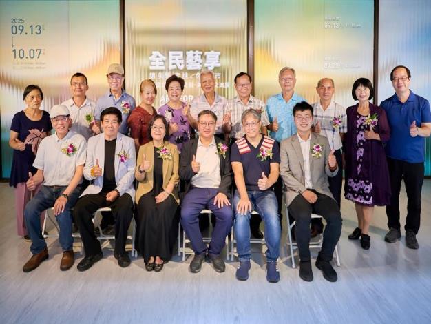 Group photo of distinguished guests