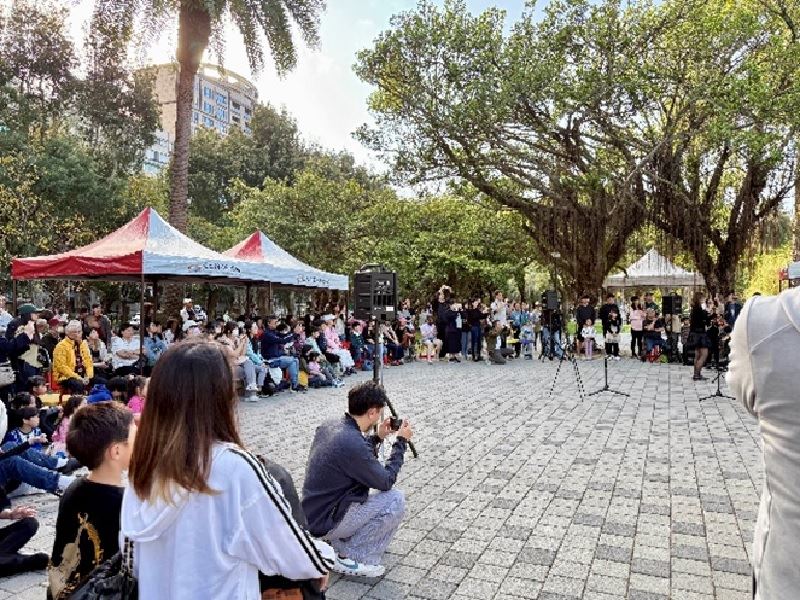 2.	The public and students’ families participated enthusiastically.