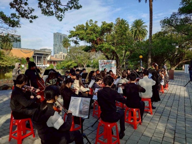 3.	The Cuihu Youth Outdoor Concert featured a performance by the Yanping Private High School Symphony Orchestra from Taipei City