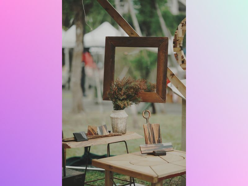 Carefully Designed Creative Booth