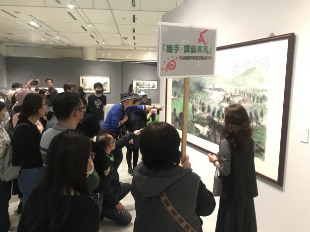 十年來的手語導覽活動，已養成一批熱絡參與討論的藝術愛好者。